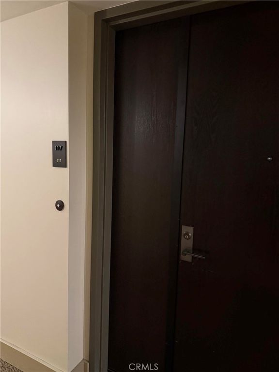 Image 11 of property listing at 920 Granite Drive 117, Pasadena, CA 91101