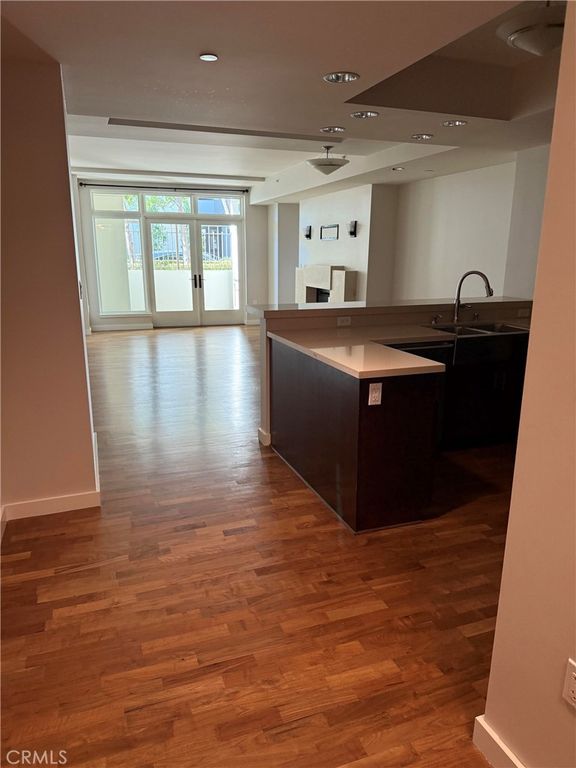Image 12 of property listing at 920 Granite Drive 117, Pasadena, CA 91101