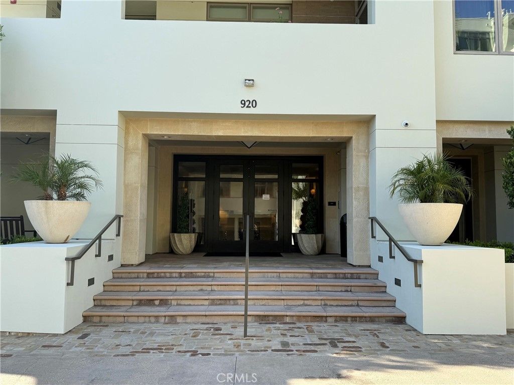 Image 5 of property listing at 920 Granite Drive 117, Pasadena, CA 91101