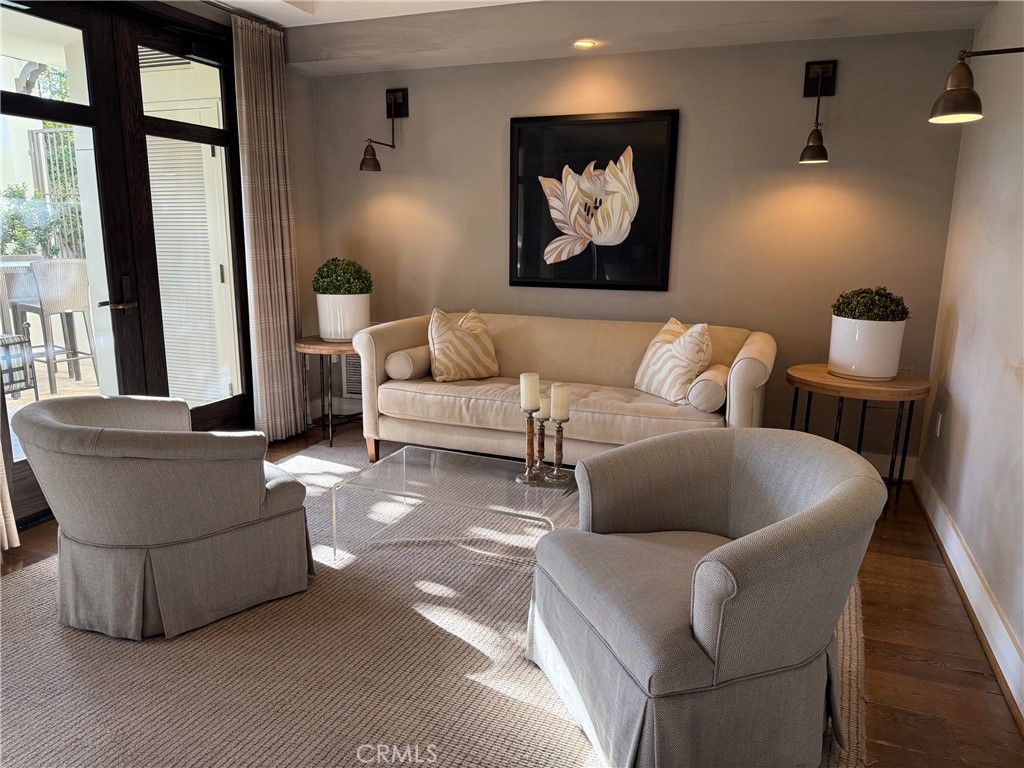 Image 8 of property listing at 920 Granite Drive 117, Pasadena, CA 91101