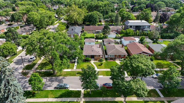 5107 Fairview Lane, Skokie, IL 60077