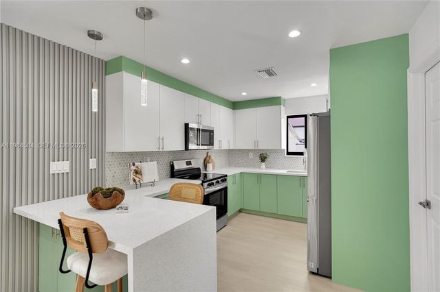 10 NW 100th St, Miami Shores, FL 33150