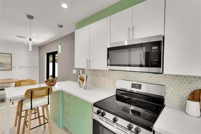 10 NW 100th St, Miami Shores, FL 33150