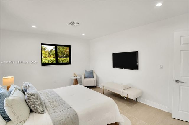 10 NW 100th St, Miami Shores, FL 33150