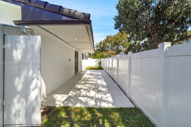 10 NW 100th St, Miami Shores, FL 33150