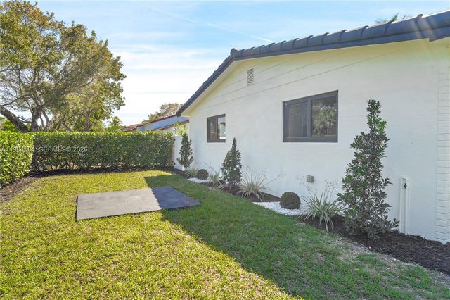 10 NW 100th St, Miami Shores, FL 33150