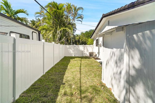 10 NW 100th St, Miami Shores, FL 33150