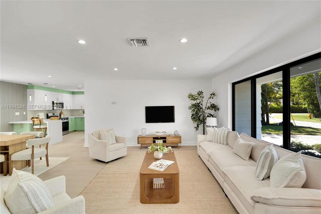 10 NW 100th St, Miami Shores, FL 33150