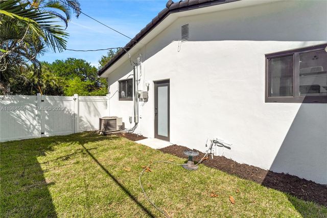 10 NW 100th St, Miami Shores, FL 33150