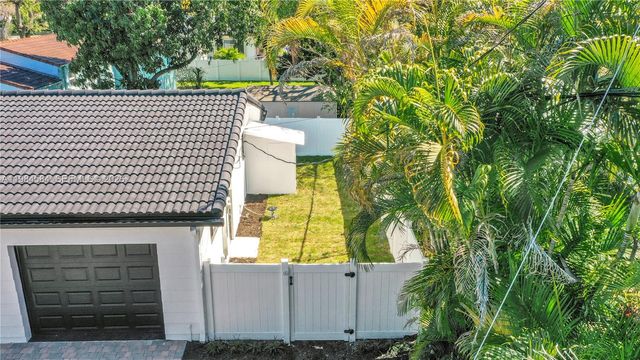 10 NW 100th St, Miami Shores, FL 33150