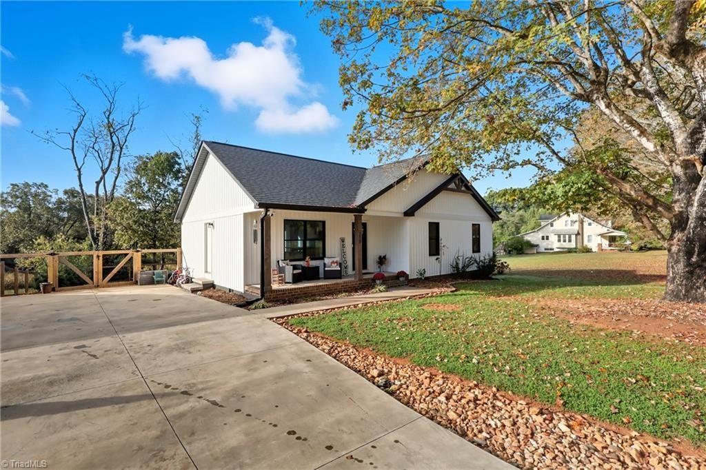 218 Taylor Street, Yadkinville, NC 27055