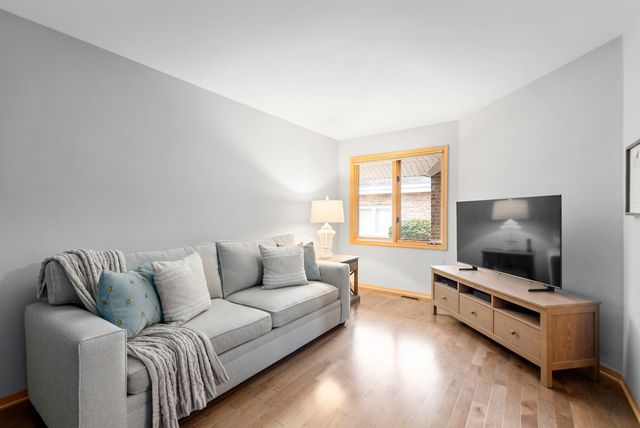 17326 Brook Crossing Court, Orland Park, IL 60467