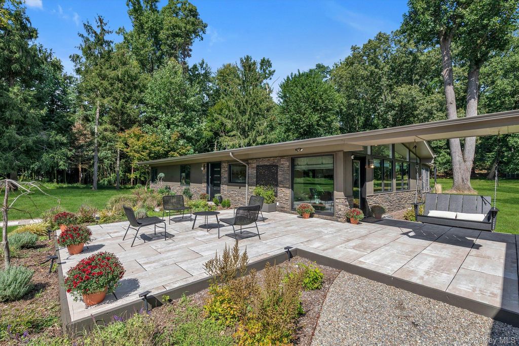 8 Meadow Lane, Lloyd Harbor, NY 11743 — photo 2