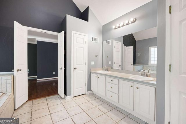13 Royal Lake Drive SE, Cartersville, GA 30120