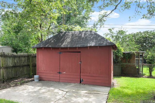 1088 S Burgess Dr, Baton Rouge, LA 70815