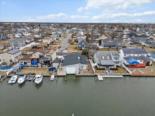 224 E Shore Road, Lindenhurst, NY 11757