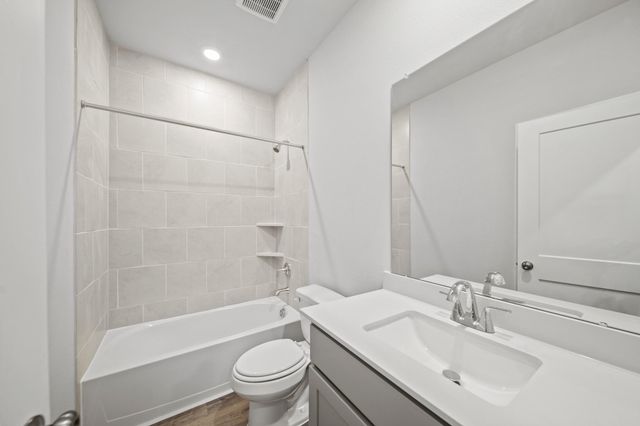 1211 Avenue M, Bay City, TX 77414