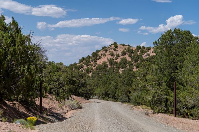 21 Yana Drive, Santa Fe, NM 87506