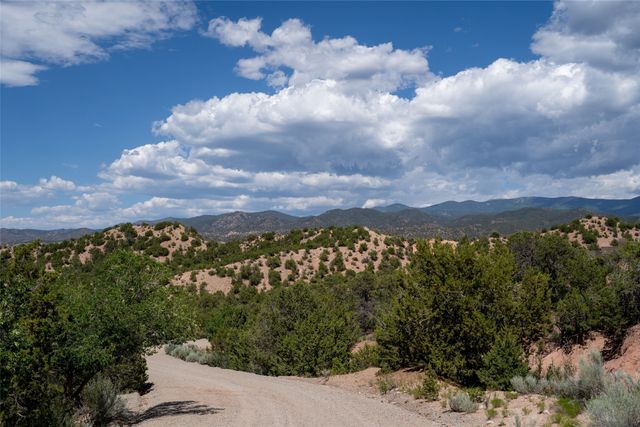 21 Yana Drive, Santa Fe, NM 87506