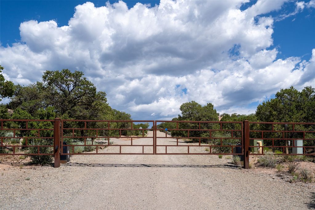 21 Yana Drive, Santa Fe, NM 87506