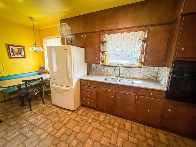 221 E Muntz Ave, Twp Of But Se, PA 16001
