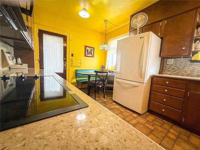 221 E Muntz Ave, Twp Of But Se, PA 16001