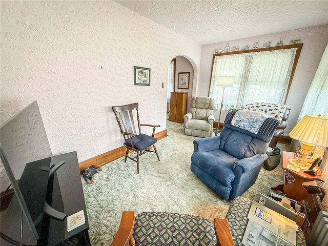 221 E Muntz Ave, Twp Of But Se, PA 16001