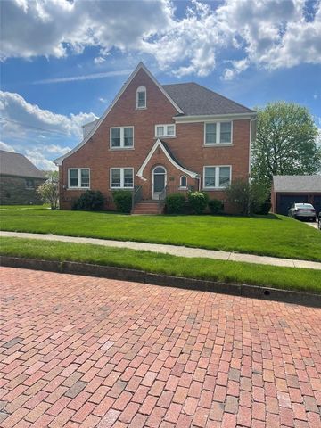 221 E Muntz Ave, Twp Of But Se, PA 16001