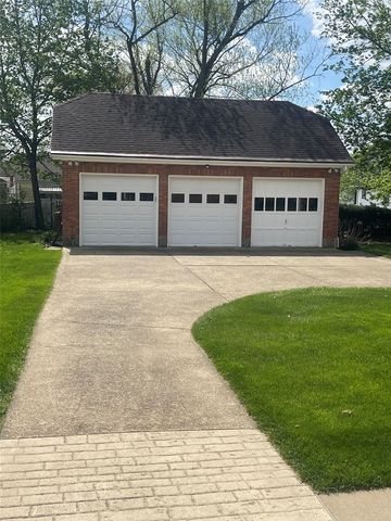 221 E Muntz Ave, Twp Of But Se, PA 16001
