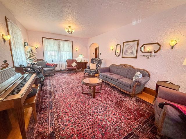 221 E Muntz Ave, Twp Of But Se, PA 16001