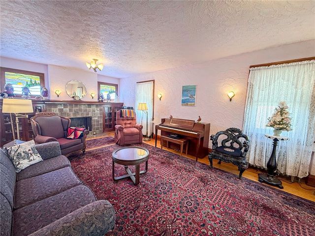 221 E Muntz Ave, Twp Of But Se, PA 16001