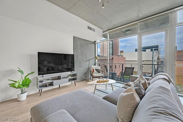 353 East Bonneville Avenue 303, Las Vegas, NV 89101
