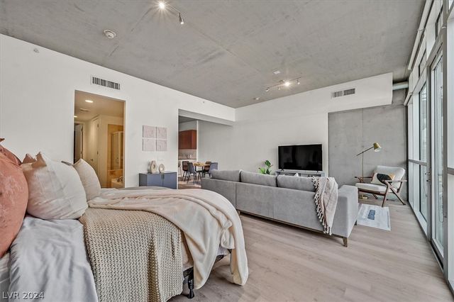 353 East Bonneville Avenue 303, Las Vegas, NV 89101