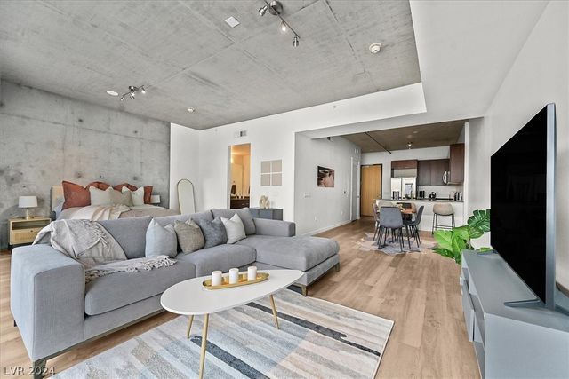 353 East Bonneville Avenue 303, Las Vegas, NV 89101