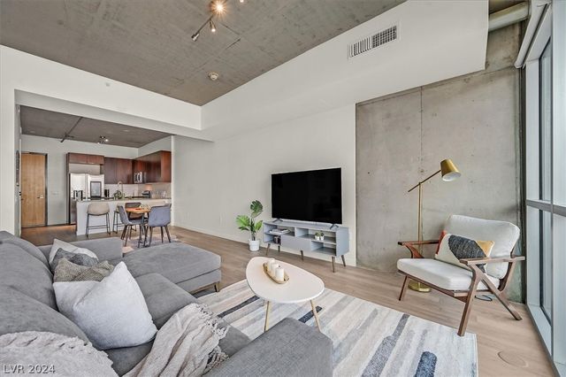 353 East Bonneville Avenue 303, Las Vegas, NV 89101