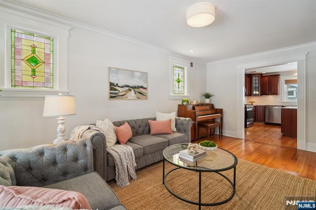 10 Otsego Road, Verona, NJ 07044