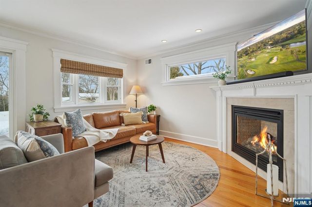 10 Otsego Road, Verona, NJ 07044