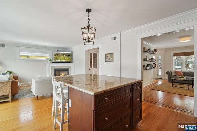 10 Otsego Road, Verona, NJ 07044