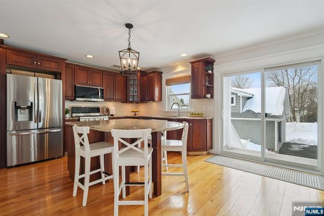 10 Otsego Road, Verona, NJ 07044