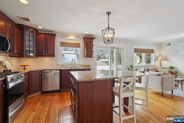 10 Otsego Road, Verona, NJ 07044