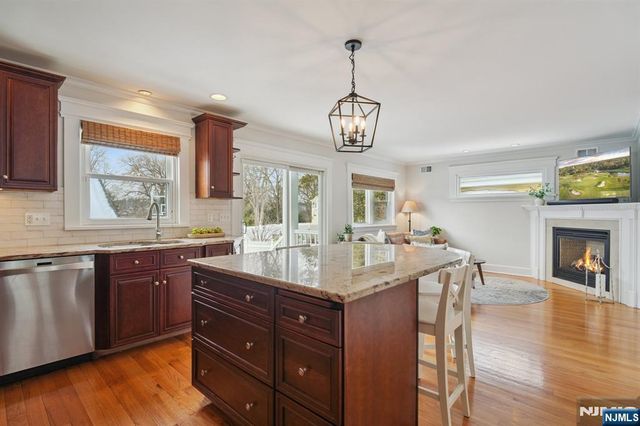 10 Otsego Road, Verona, NJ 07044