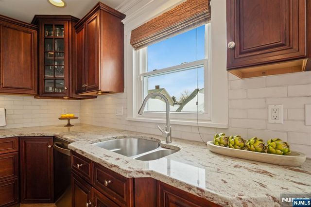 10 Otsego Road, Verona, NJ 07044