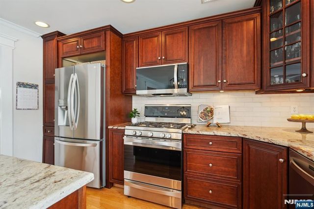 10 Otsego Road, Verona, NJ 07044