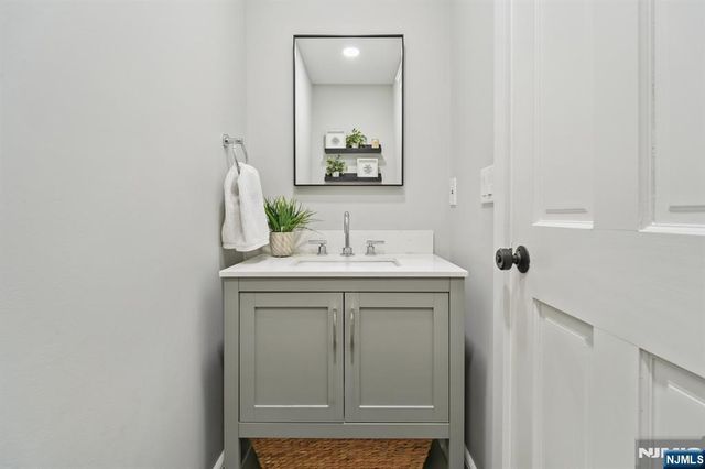 10 Otsego Road, Verona, NJ 07044