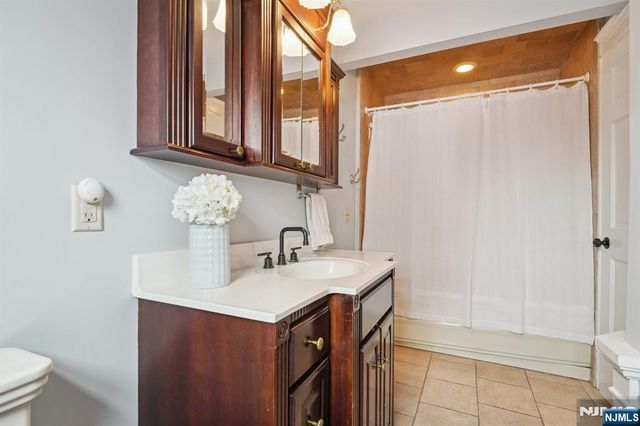 10 Otsego Road, Verona, NJ 07044