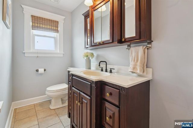 10 Otsego Road, Verona, NJ 07044