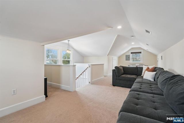 10 Otsego Road, Verona, NJ 07044