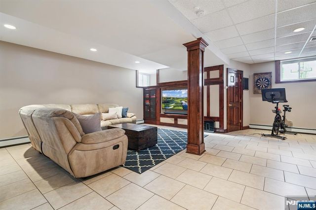 10 Otsego Road, Verona, NJ 07044