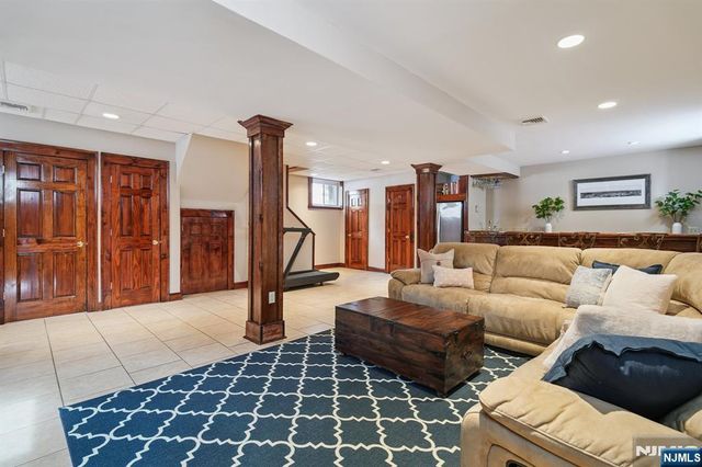 10 Otsego Road, Verona, NJ 07044