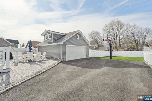 10 Otsego Road, Verona, NJ 07044